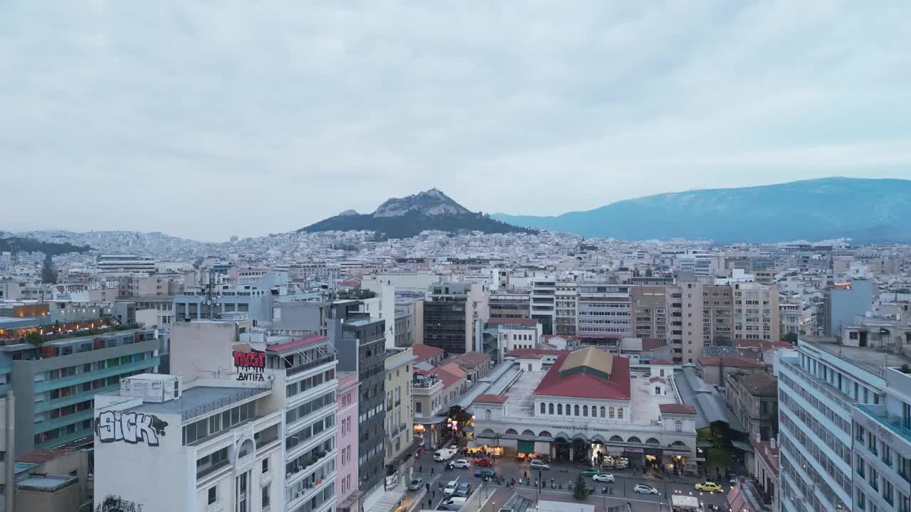 雅典城和利卡贝托斯山上空的航拍视频。希腊视频素材