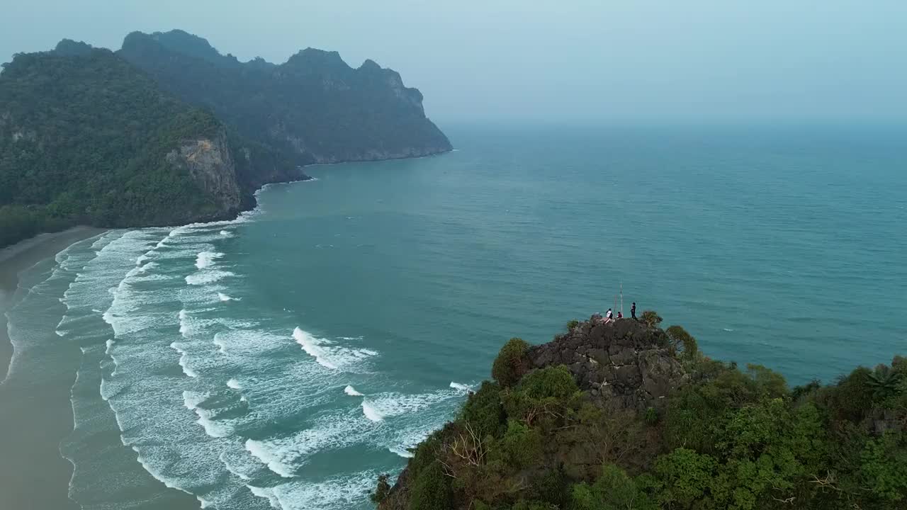 山景和海景。视频素材