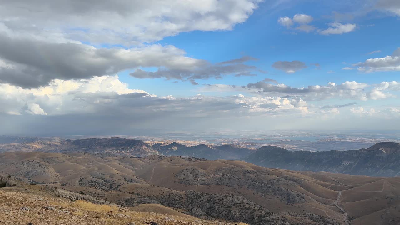 内姆鲁特山的广角风景。视频下载