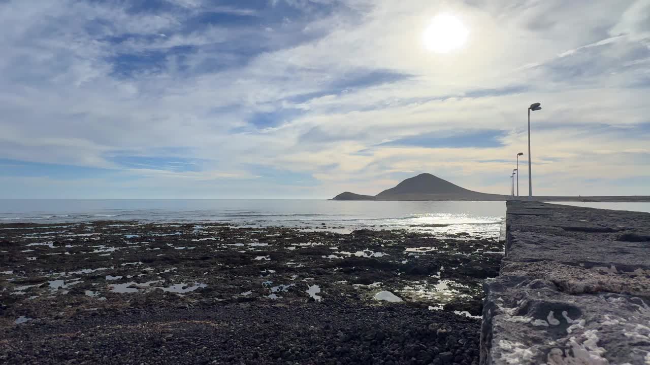 海水通量回流海岸线特内里费岛梅达诺岛自然潮汐加那利群岛视频素材