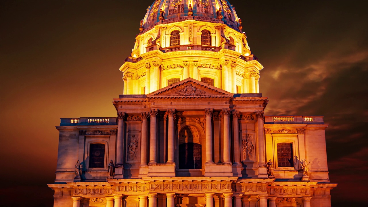 以日落为背景的荣军院(Les Invalides) (4K，延时拍摄)。法国巴黎视频下载