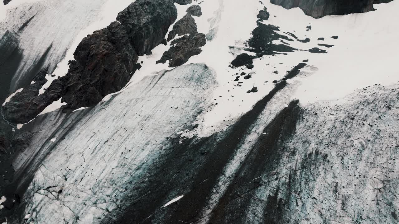 温奇格拉冰川山脉位于阿根廷火地岛省乌斯怀亚。无人机航拍视频素材