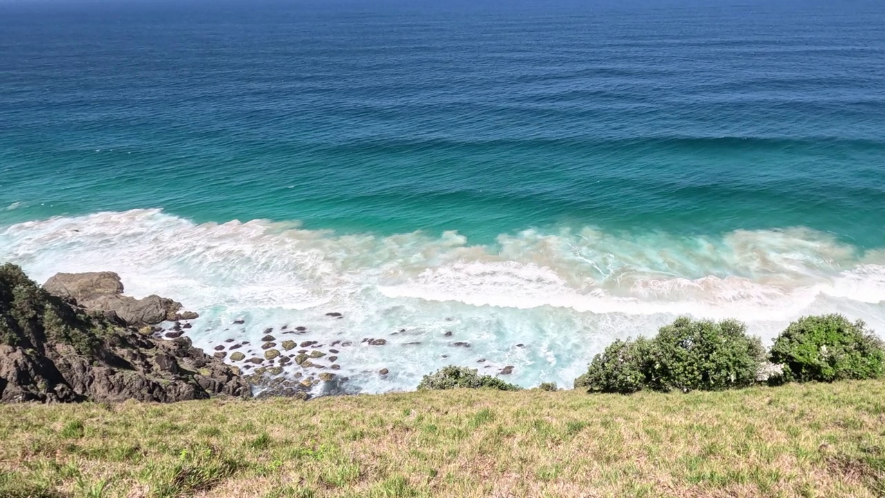 随着时间的推移，宁静的海岸景观视频素材