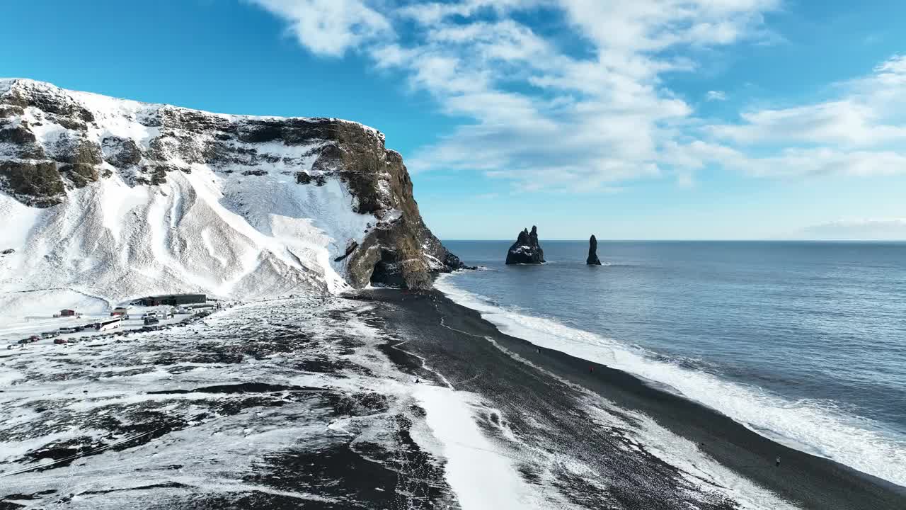 Reynisfjara海滩(Reynisdrangar):冰岛的黑沙滩视频下载