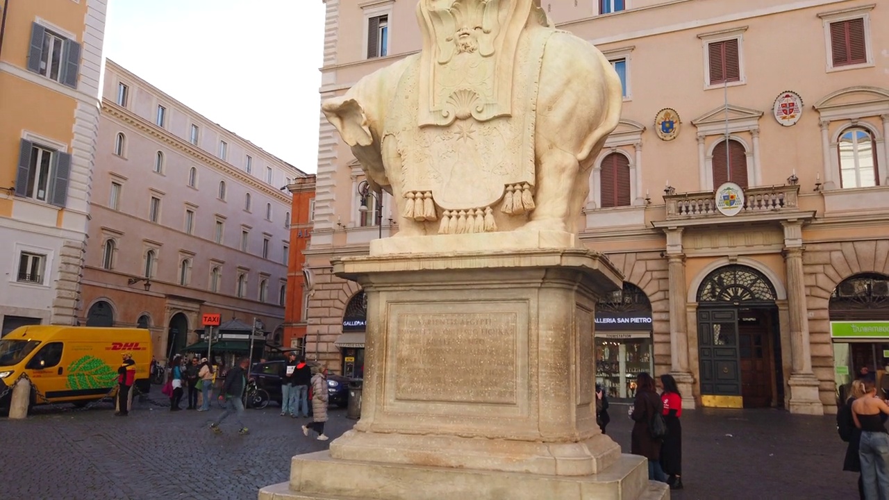 罗马的大象和方尖碑雕像视频下载