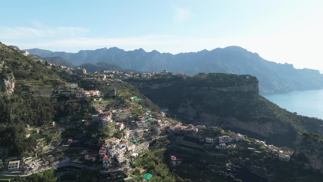 意大利的Pogerola和无限露台，阳光沐浴景观，鸟瞰图视频素材