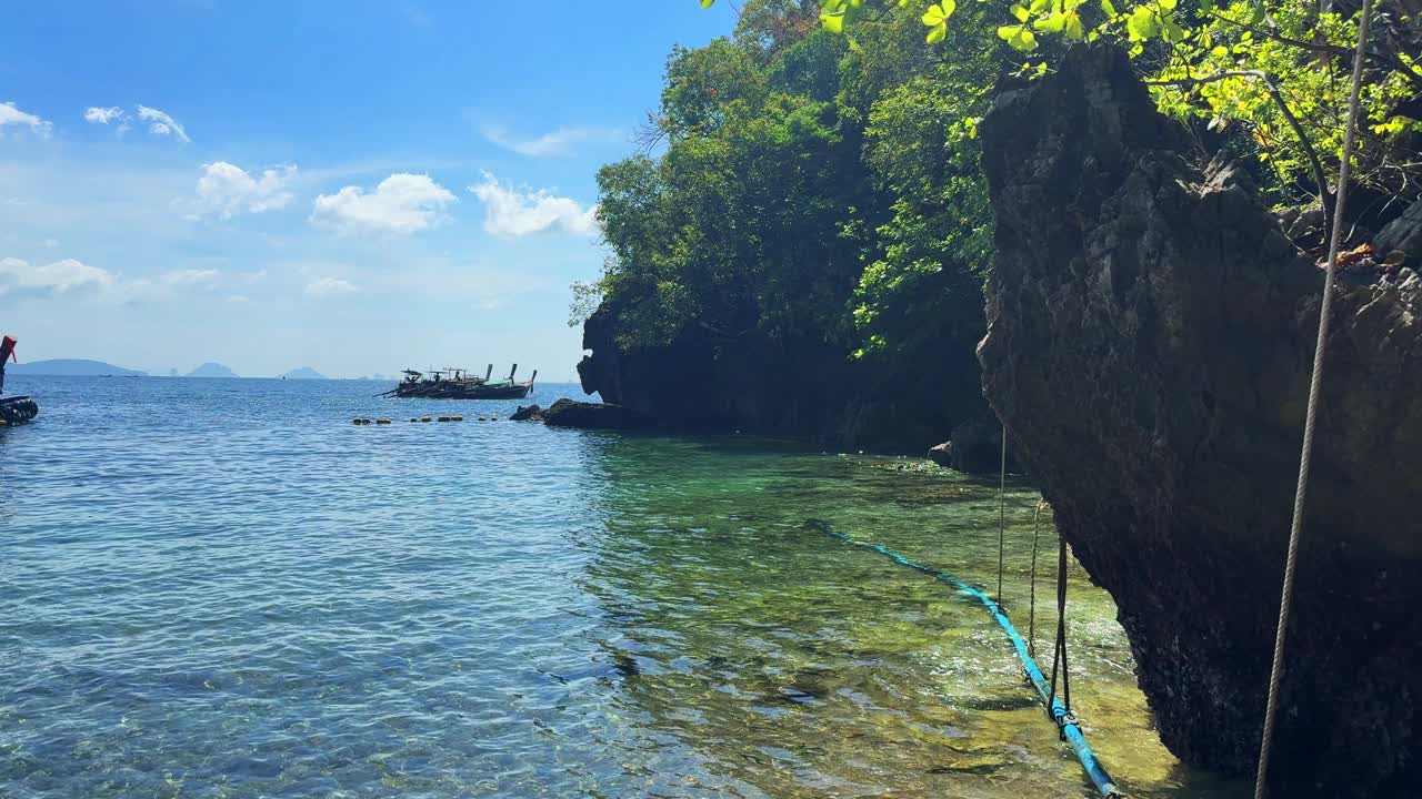 海水清澈，靠近东南亚泰国岛海湾，自然风光优美视频素材