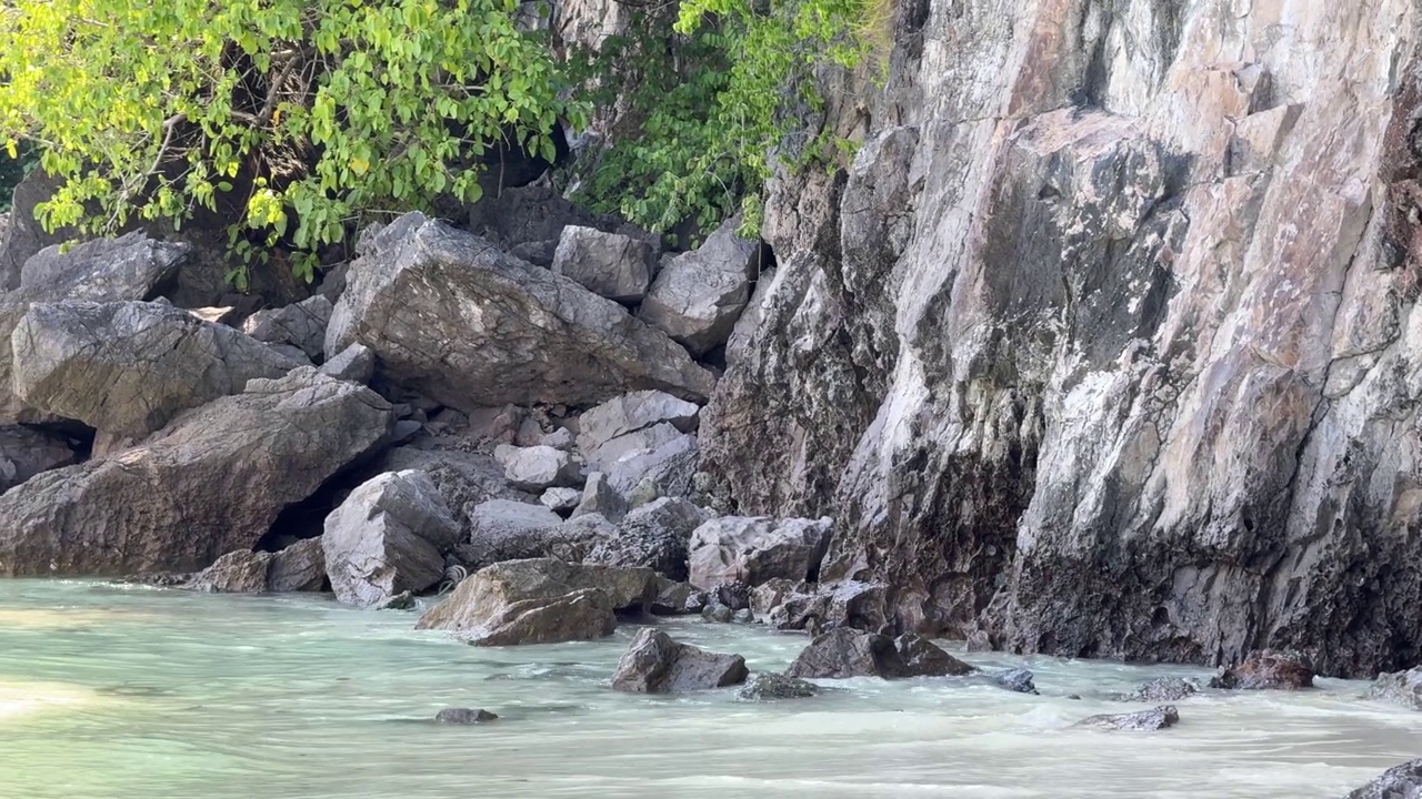 自然海滩海浪软沙海滩热带气候东南亚景观视频素材