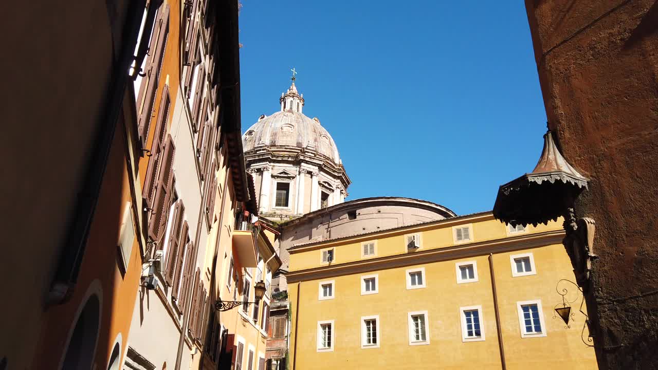 罗马，意大利-经典和美丽的街道老城区中心视频下载