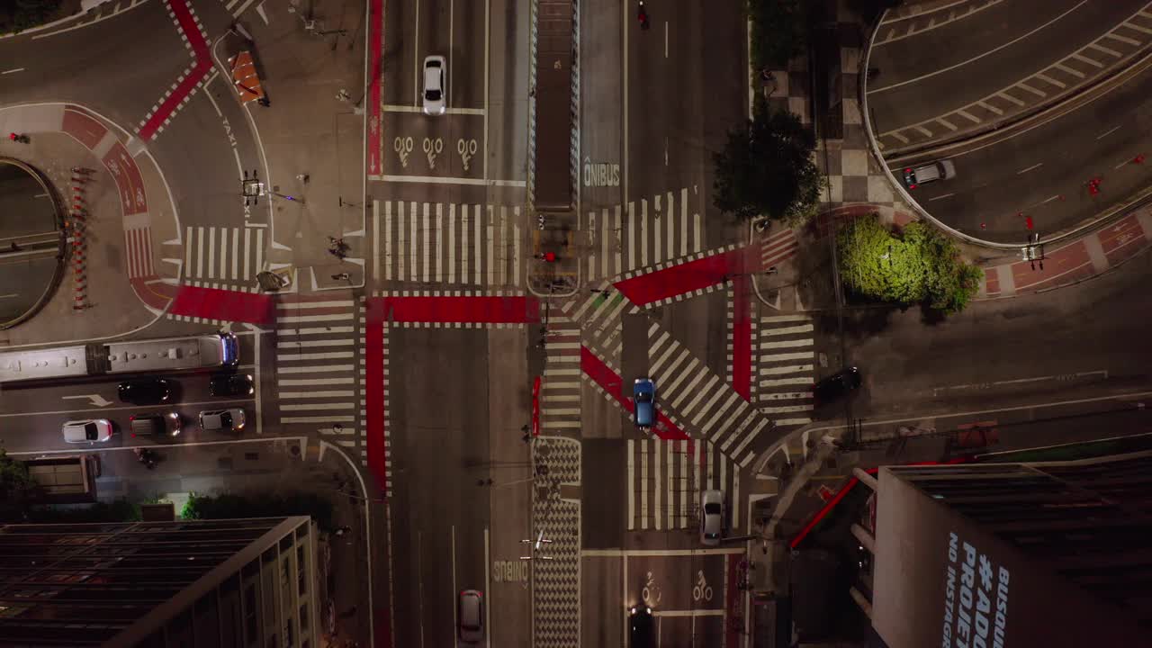 圣保罗十字路口人行横道鸟瞰图视频素材