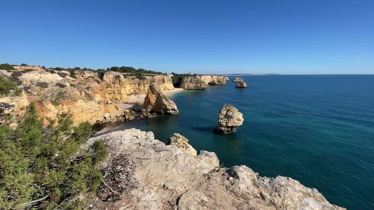 葡萄牙阿尔加维最著名的马里尼亚海滩令人惊叹的景色视频素材