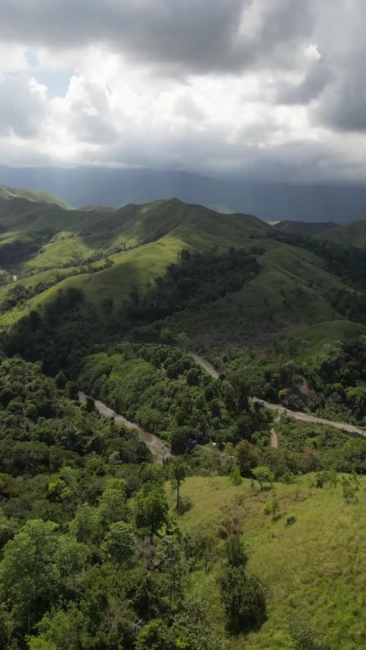 到詹索山和西龙河的旅程视频下载