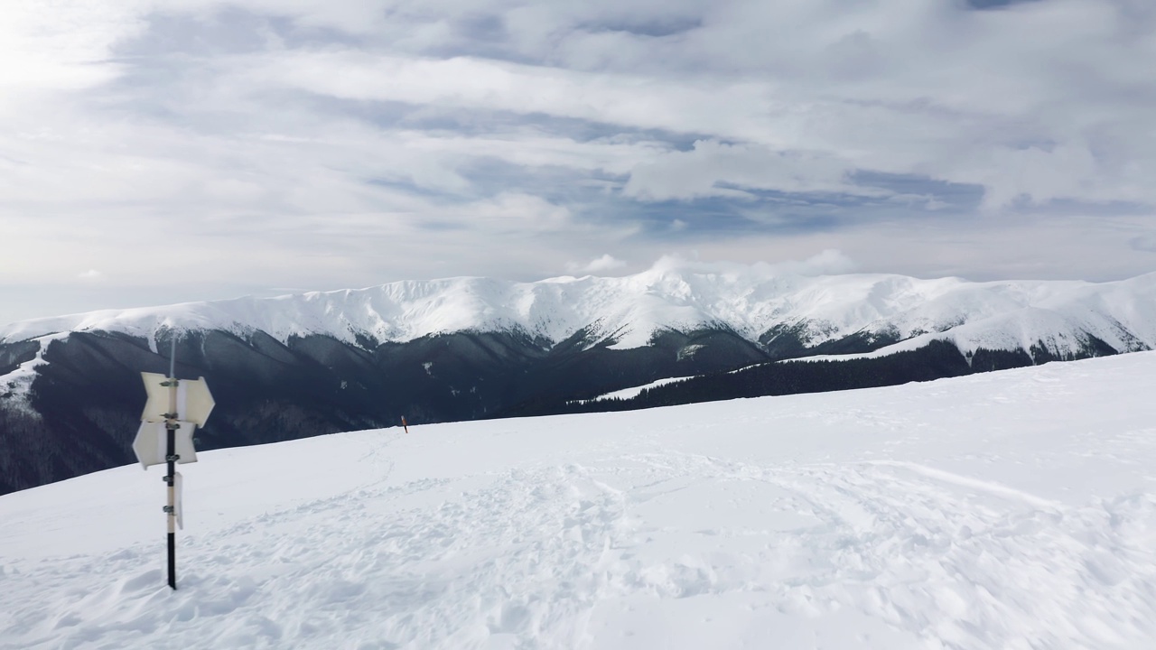 冰雪覆盖的埃泽鲁尔马雷峰和巴特拉纳峰在埃泽-帕普萨山脉，广阔的视野，白天视频素材