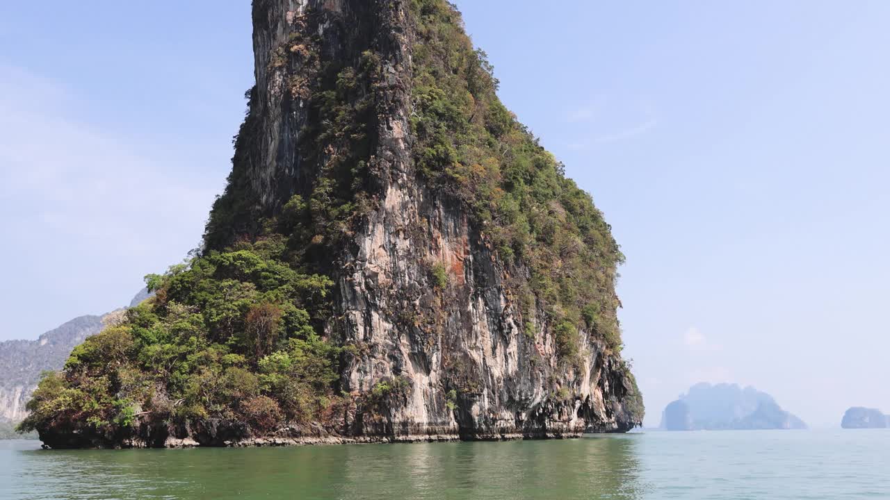 风景秀丽的石灰岩岩溶地层视频素材