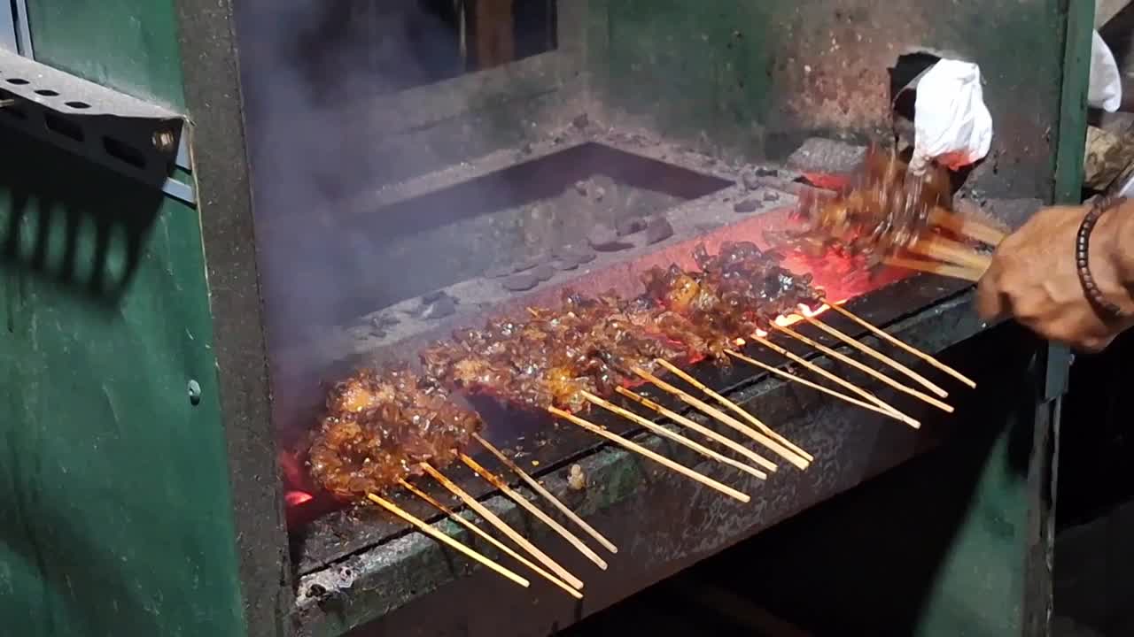 马兰吉沙爹牛肉来自印尼的普瓦卡塔。视频素材