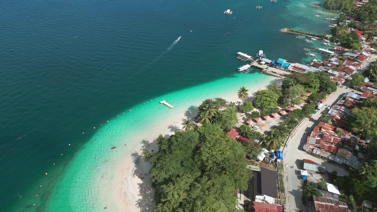 菲律宾达沃卡普丹海滩和海岸线的鸟瞰图视频素材