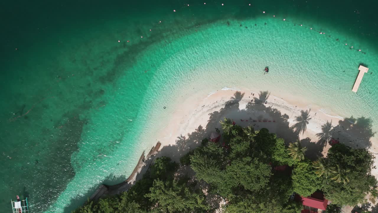 菲律宾达沃卡普丹海滩和海岸线的鸟瞰图视频素材