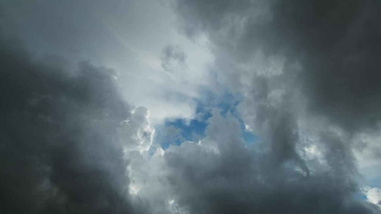 风雨云与洞同蓝天视频素材