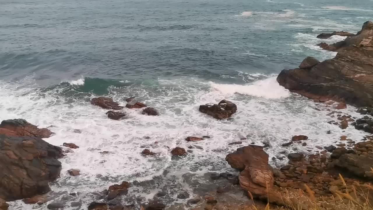 蓬塔普拉亚科梅塔日落全景视图山脉岩石墨西哥马祖特。视频素材