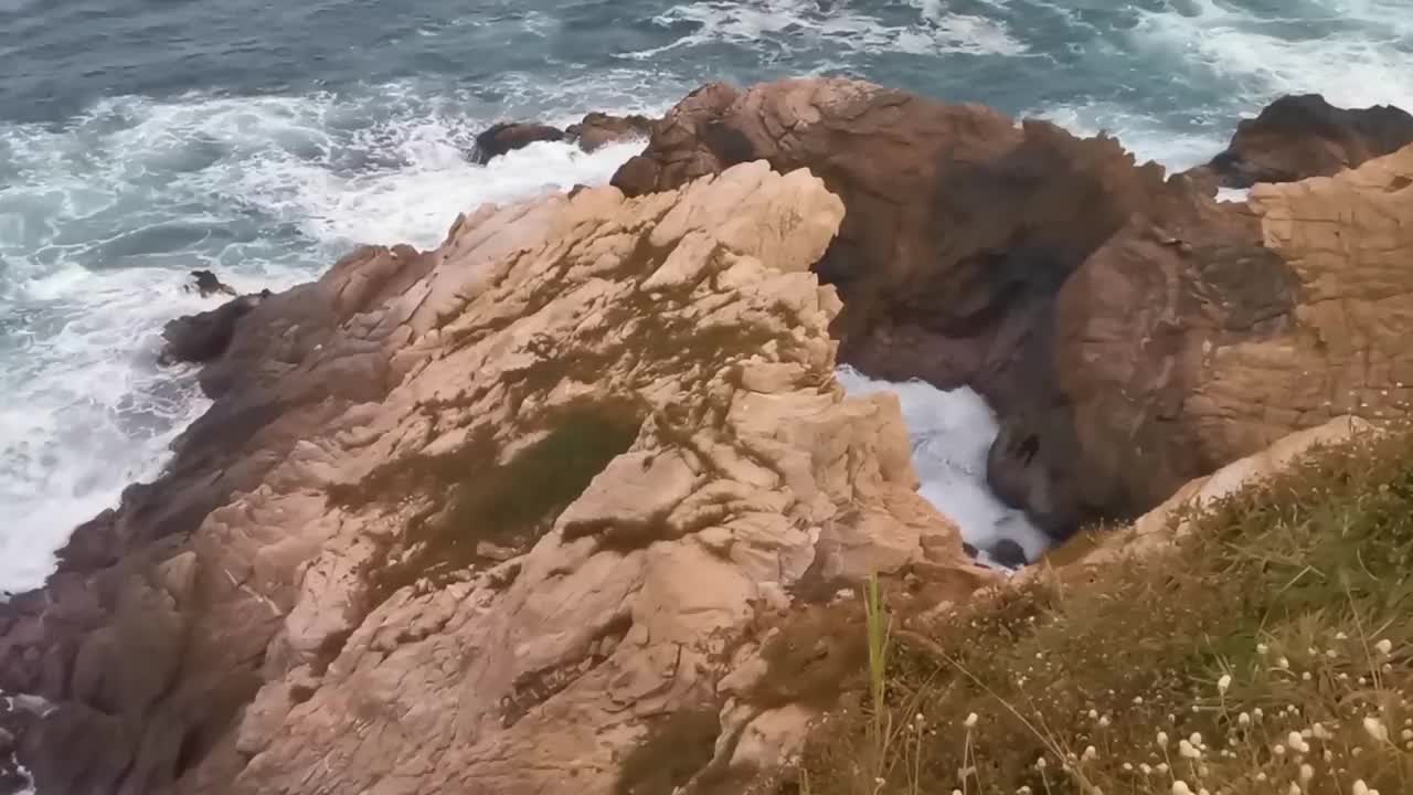 蓬塔普拉亚科梅塔日落全景视图山脉岩石墨西哥马祖特。视频下载