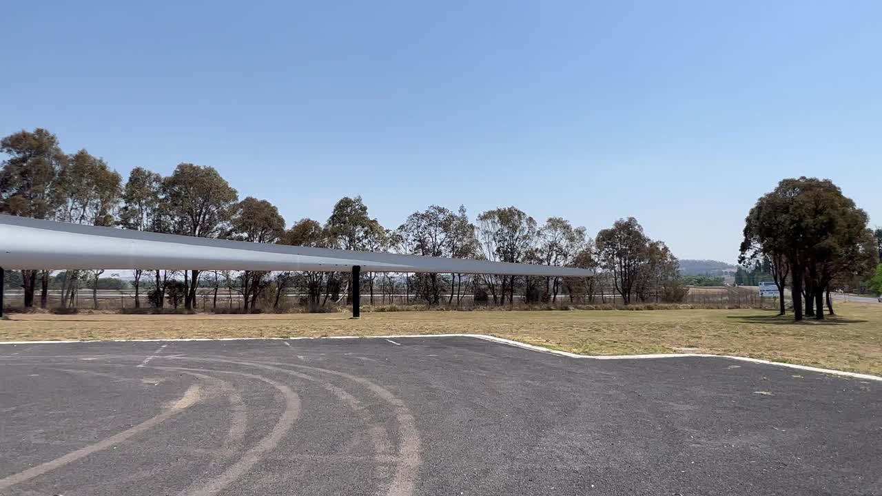 白石风电场强大的涡轮叶片视频下载