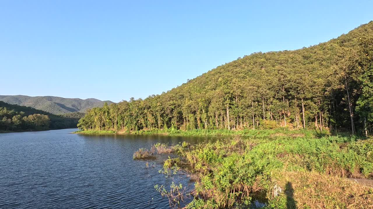 风景秀丽的湖景延时视频素材