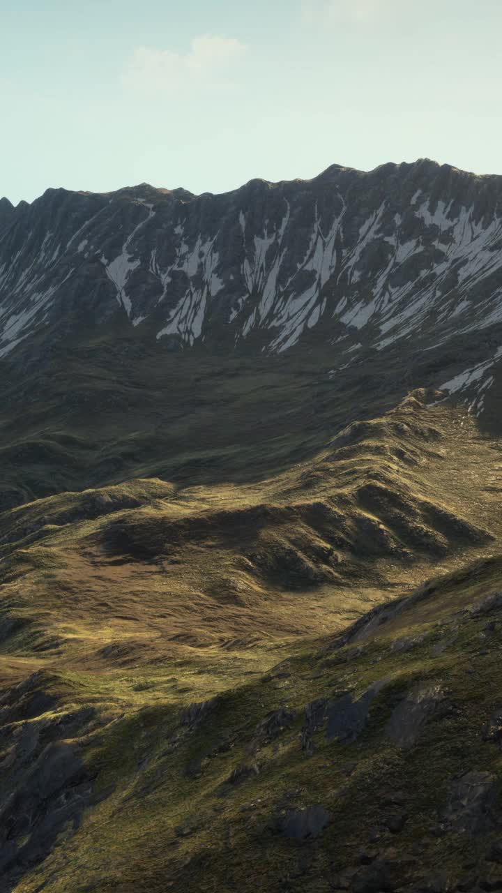 山顶景色:从山顶上俯瞰山脉的景色视频素材