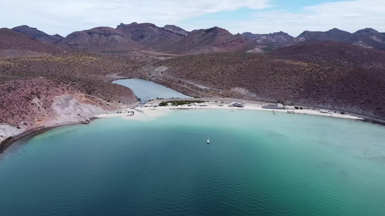 巴兰德拉海滩，宁静的海水和沙滩，下加利福尼亚，墨西哥，白天，鸟瞰图视频素材