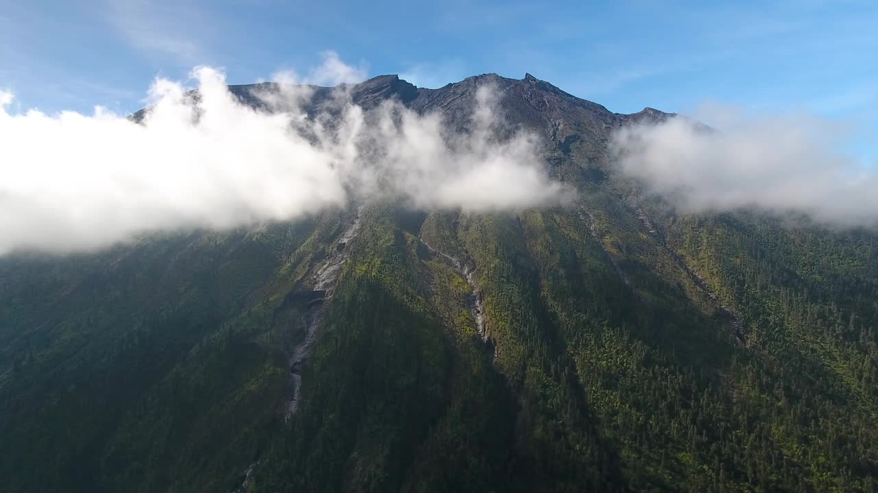 巴厘岛阿贡山鸟瞰图视频素材