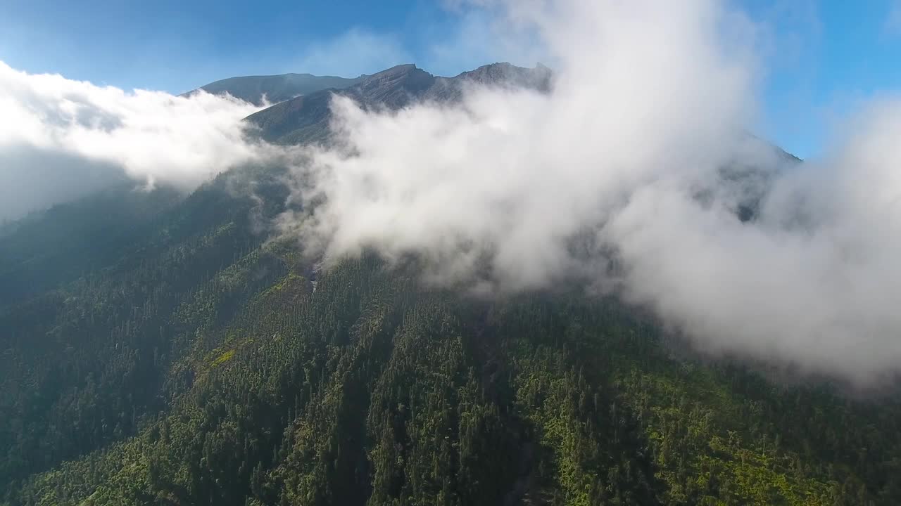 巴厘岛阿贡山鸟瞰图视频下载