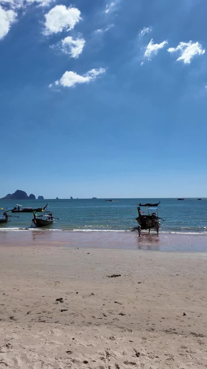 岛屿天堂:阳光下的海岸威严视频素材