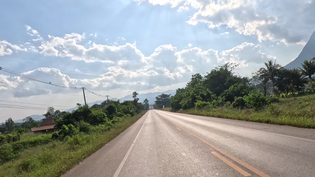 风景优美的乡村公路之旅视频素材