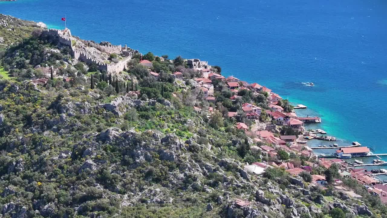 绿松石地中海，凯科瓦岛无人机视频，夏季在凯科瓦岛海滩，戴姆雷安塔利亚，土耳其(土耳其)视频下载