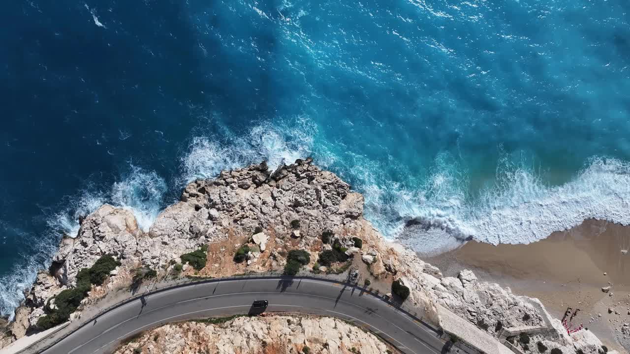 绿松石地中海，卡普塔斯海滩无人机视频，卡普塔斯海滩夏季，卡普塔斯海滩，土耳其(土耳其)视频素材