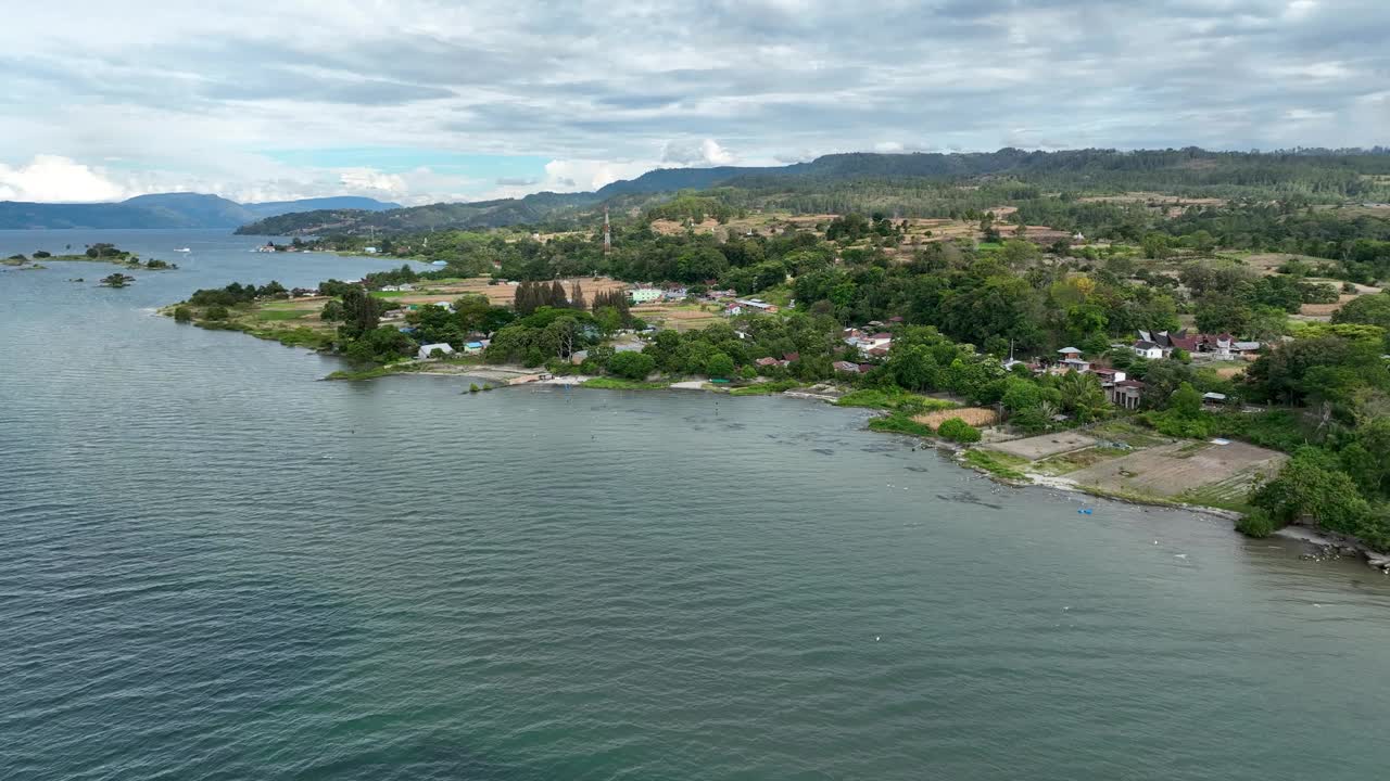 宁静的氛围和迷人的风景，萨莫西尔岛的北海岸视频素材