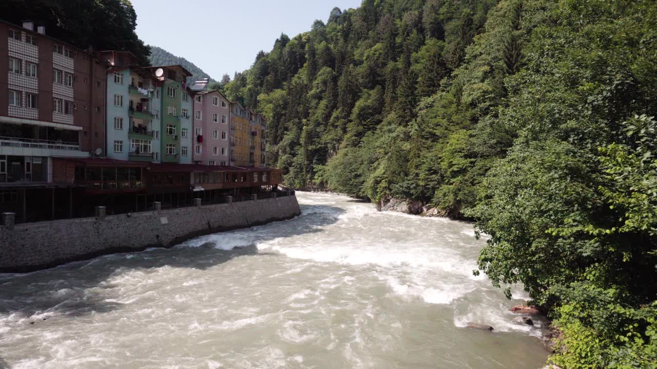 Camlihemsin，黑海地区里泽省的一个小镇视频素材