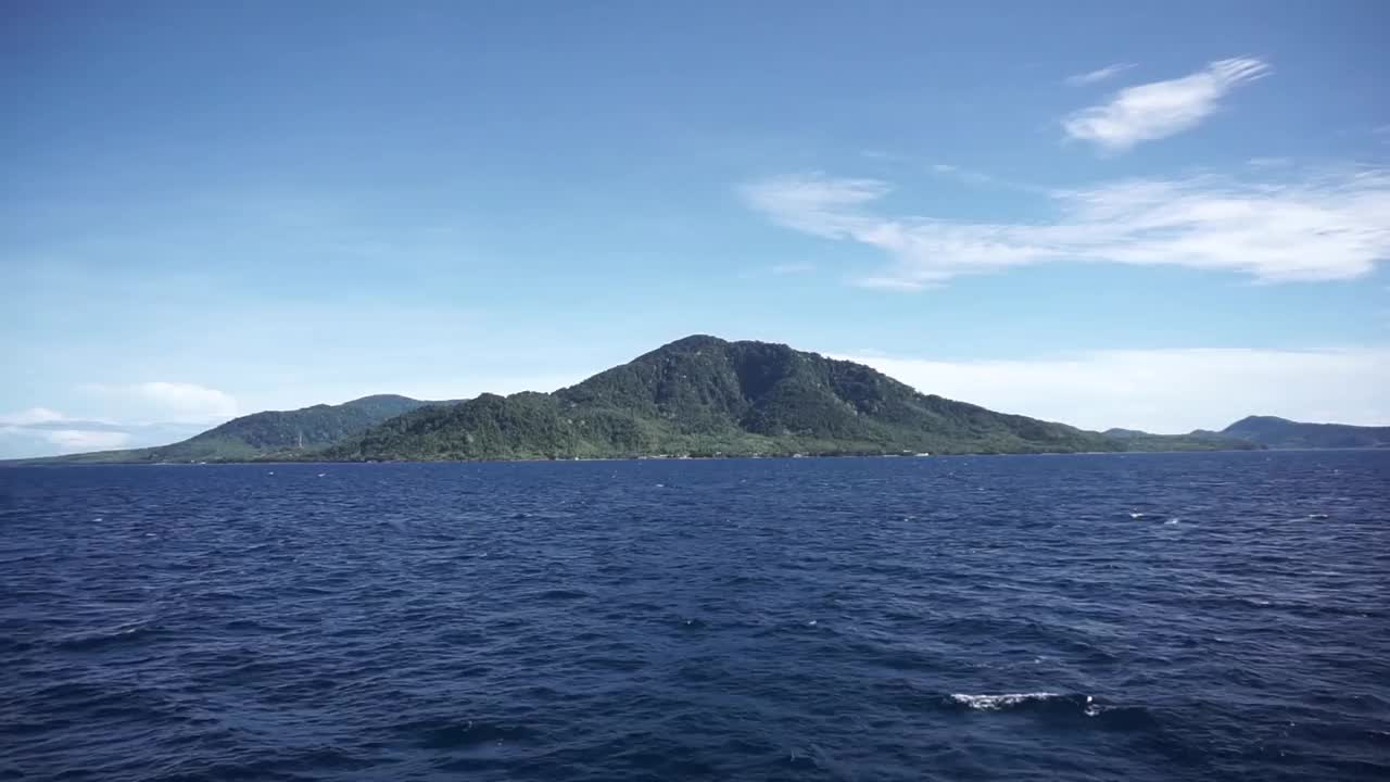 从船上俯瞰沙邦岛。视频下载