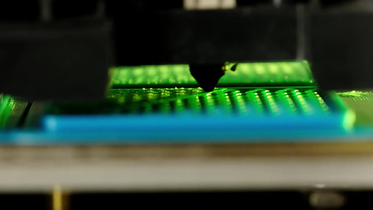 蓝色长丝3D打印工艺视频素材