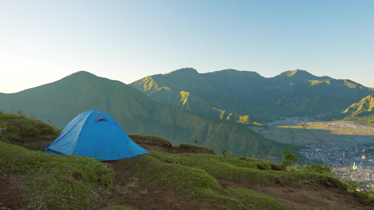 帐篷在林贾尼山的背景视频素材