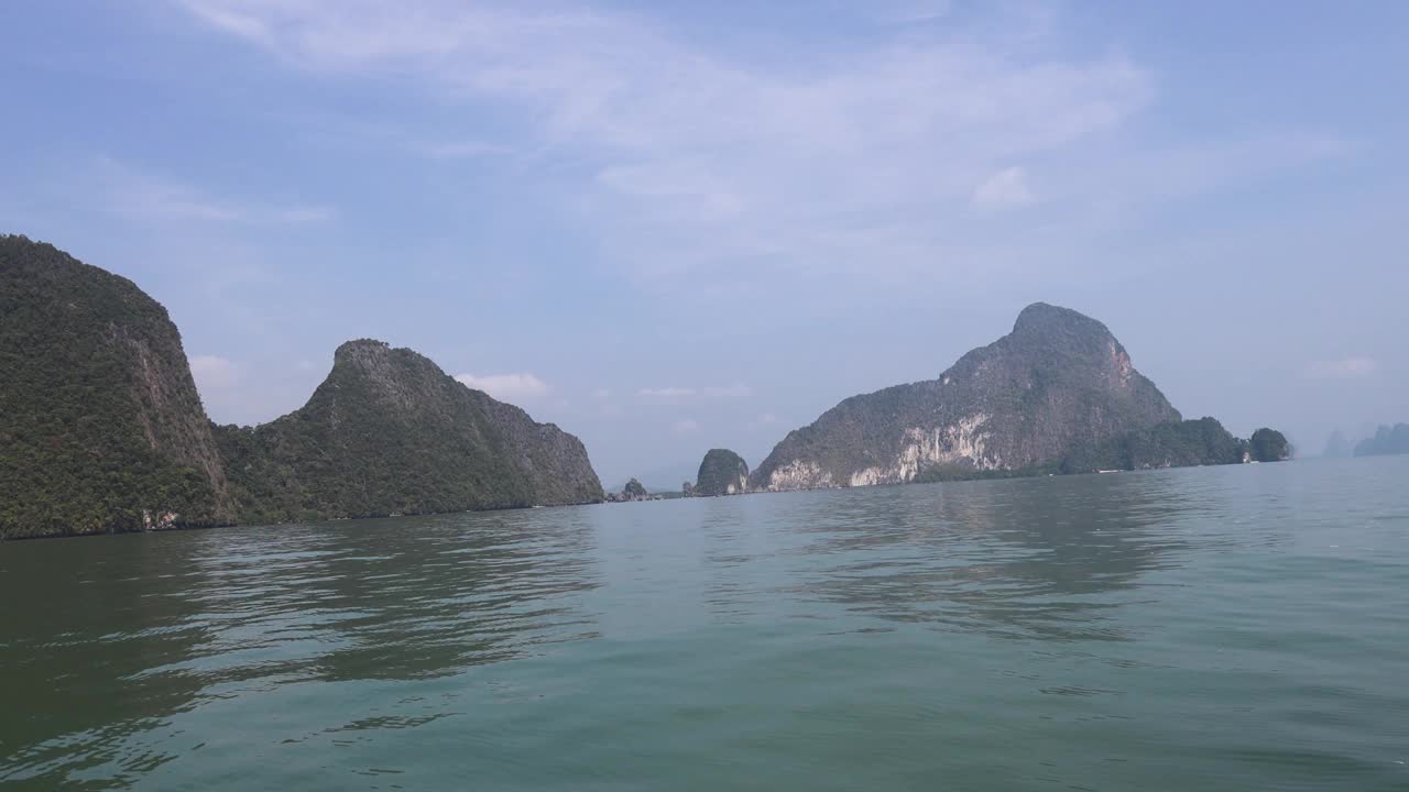 宁静的喀斯特景观乘船之旅视频素材