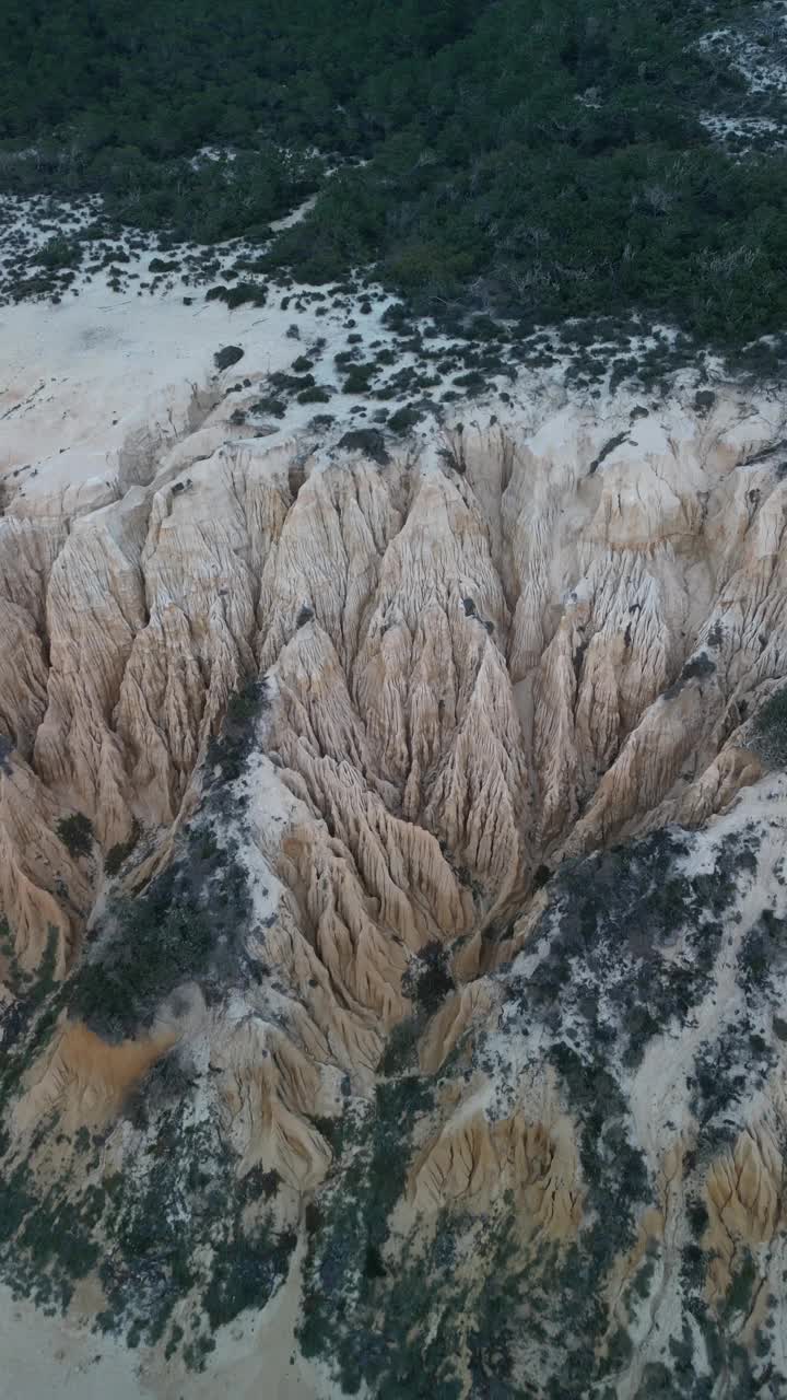 鸟瞰美丽的海岸景观，梅利德斯，葡萄牙。视频素材