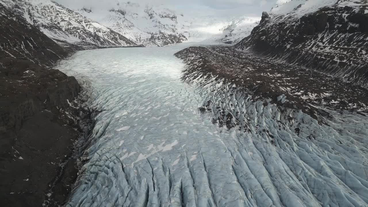 冰岛瓦特纳冰川和雪山的壮丽景色视频素材