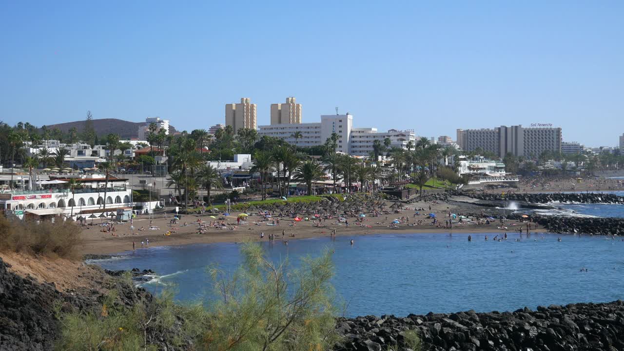 西班牙加那利群岛特内里费岛的拉斯美洲海滩海岸景观视频素材