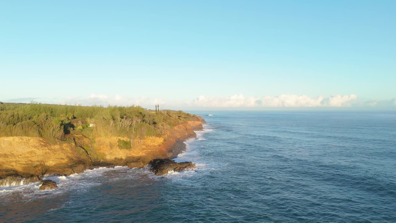 鸟瞰科哈拉未受破坏的海岸，夏威夷岛，美国。视频素材