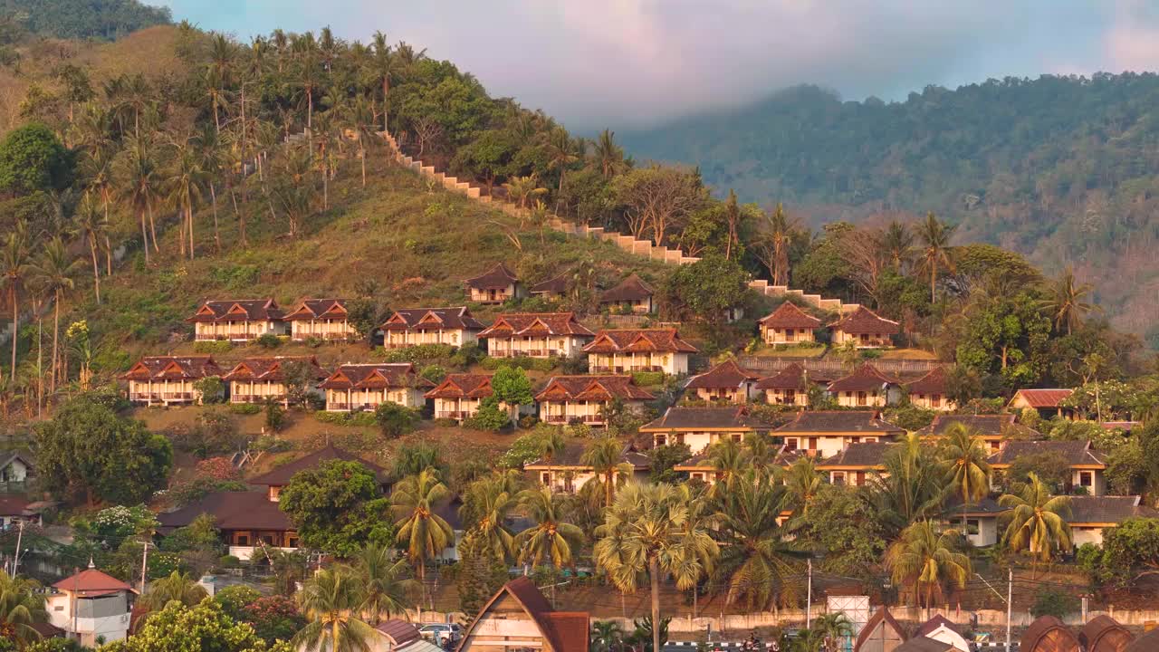 印度尼西亚龙目岛。圣gigi度假胜地海岸线的4K航拍画面视频素材