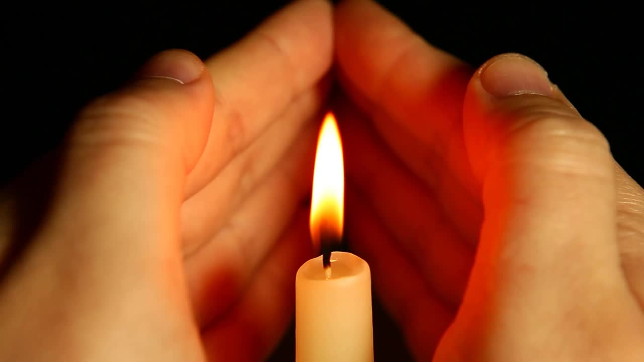 蜡烛暗色背景视频素材
