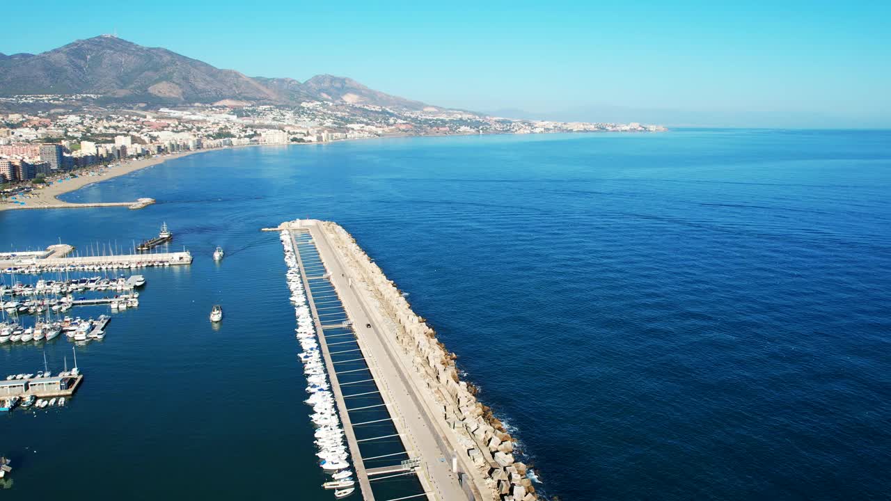 夏季西班牙南部沿海城市的鸟瞰图视频素材