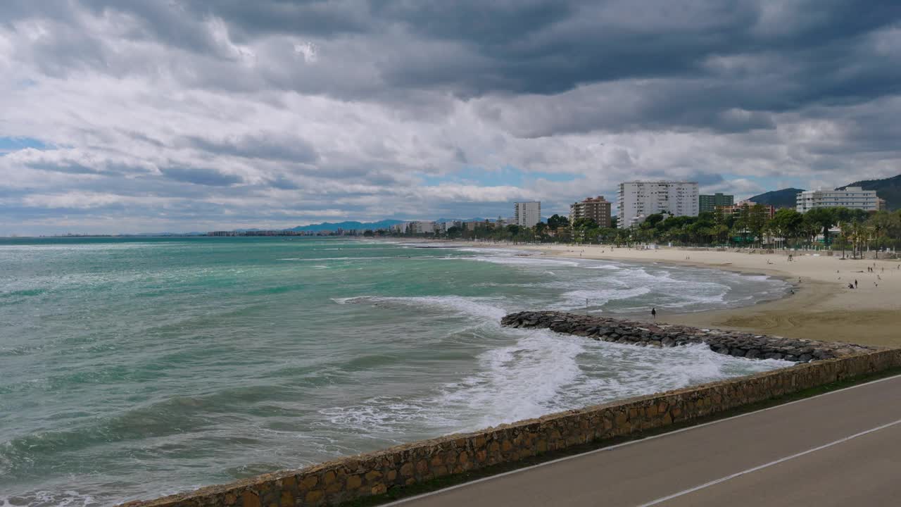 春天西班牙地中海沿岸的风暴视频素材