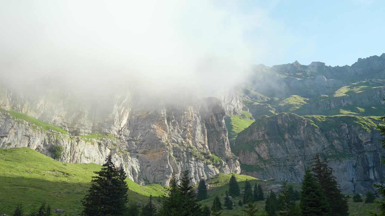 徒步旅行期间，夏天瑞士阿尔卑斯山的美景视频素材