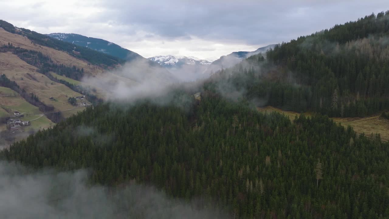 奥地利萨尔巴赫-辛特格勒姆(saalbach - hinterglmm)，鸟瞰图视频素材